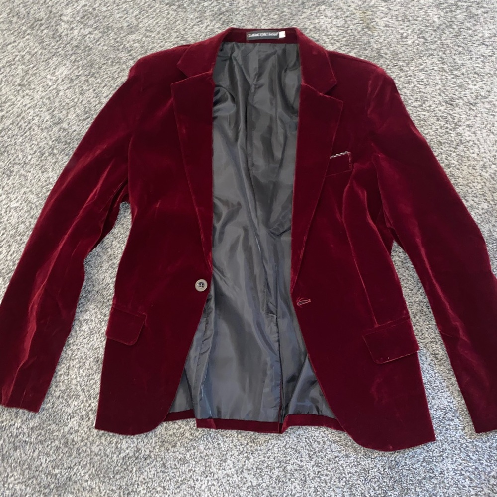 Brand new Men’s maroon velvet blazer